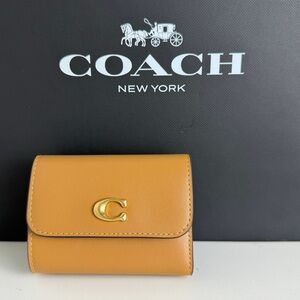 NWT Coach Essential Card Holder Wallet
